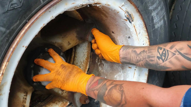 <h2>Diamond Textured Nitrile Gloves:<br/>For a Grip That Never Quits</h2>